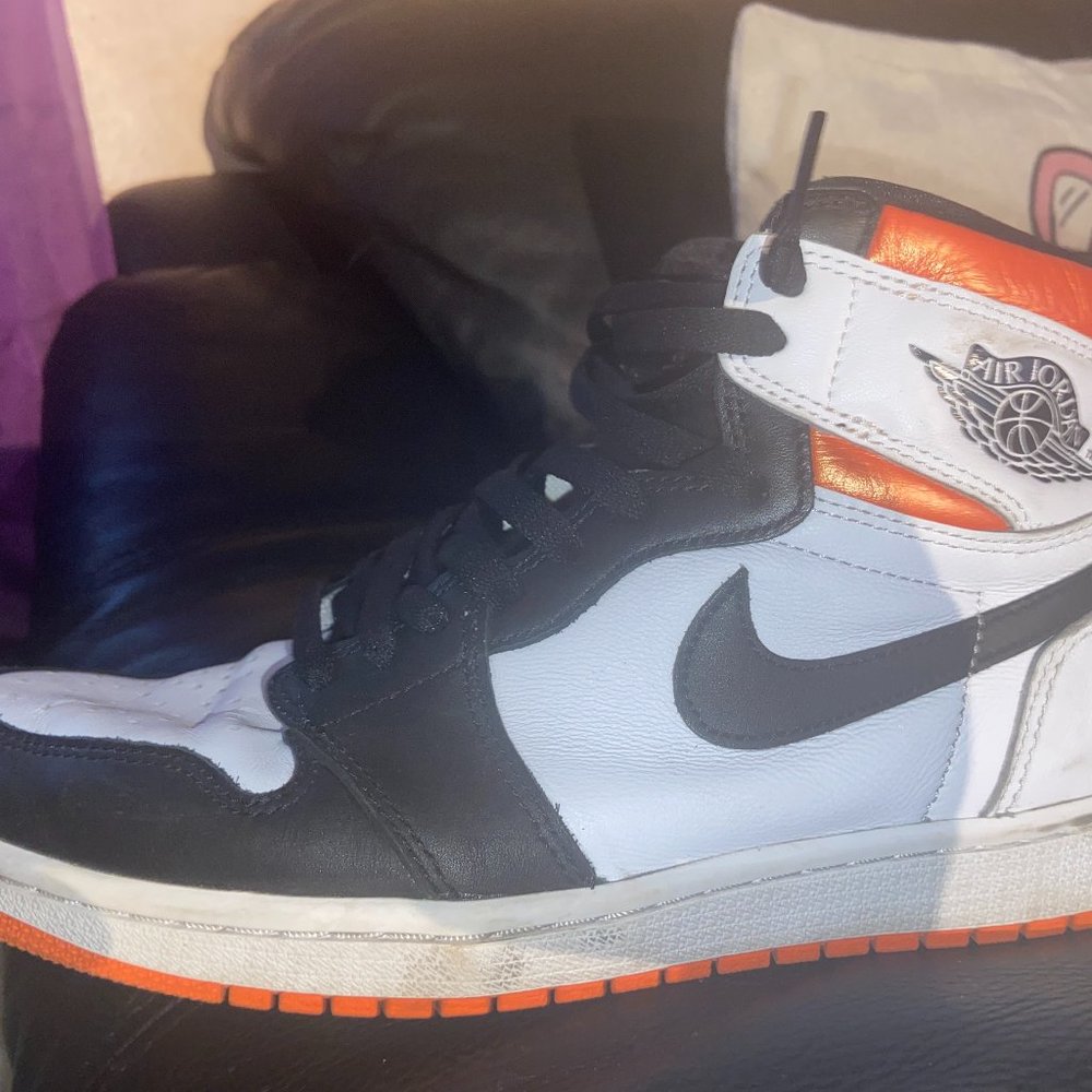 Air Jordan 1 Retro High OG Electro Orange ~Men's Size 10